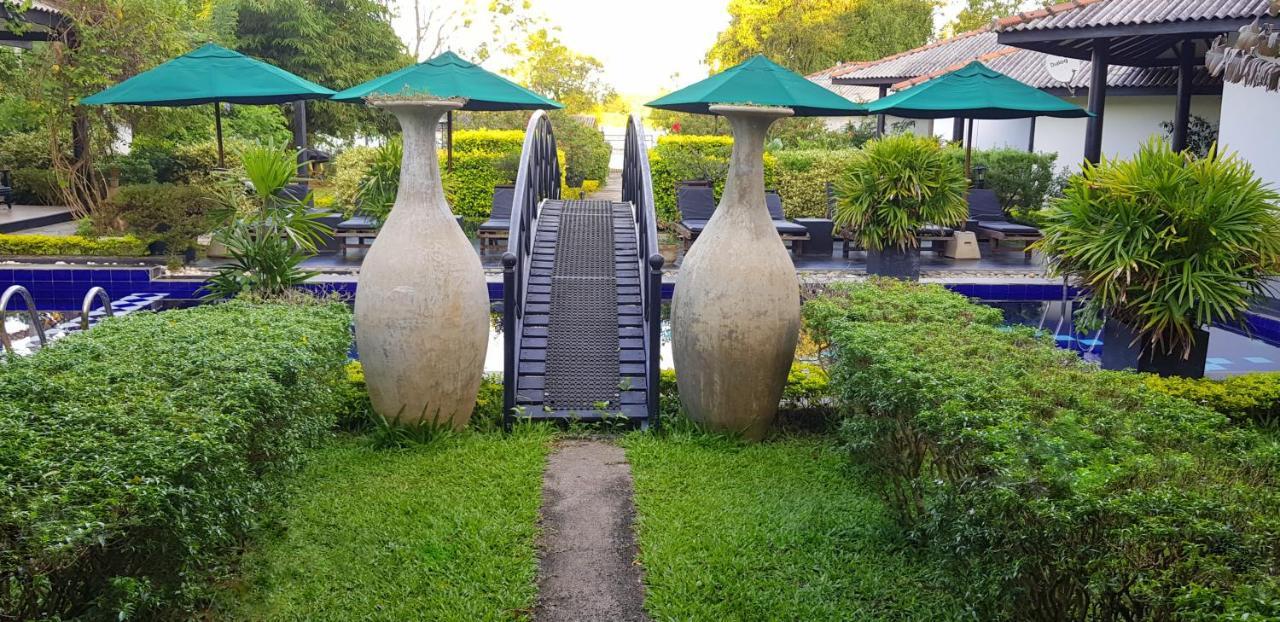 Flower Garden Lake Resort Tissamaharama Exterior foto