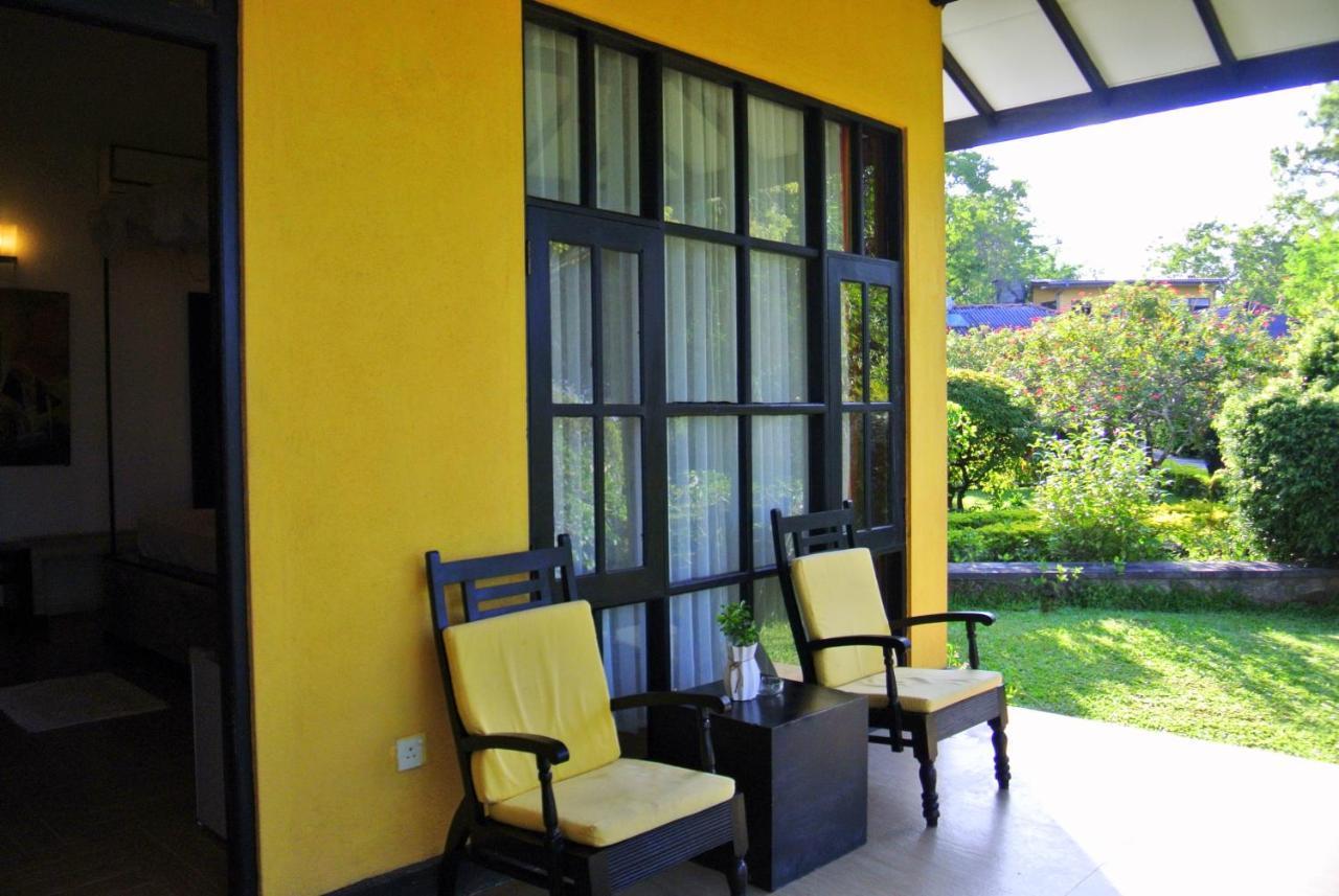 Flower Garden Lake Resort Tissamaharama Exterior foto