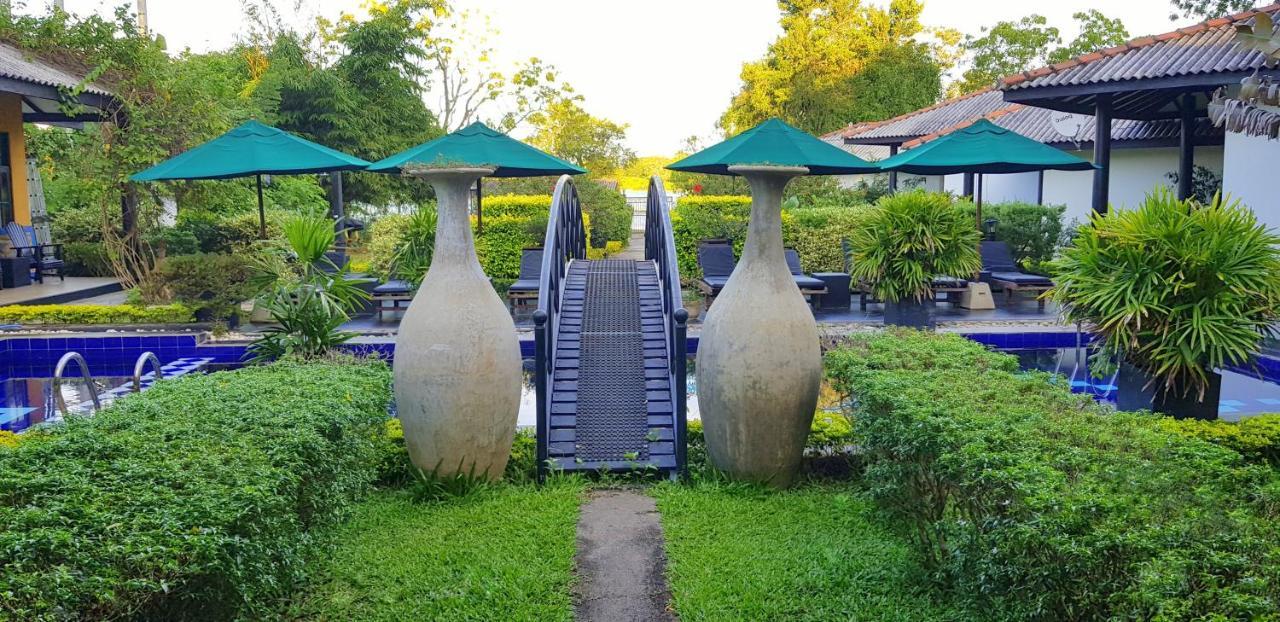 Flower Garden Lake Resort Tissamaharama Exterior foto